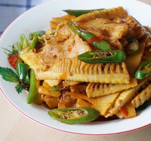 荤素百搭下饭菜【春笋小炒肉】