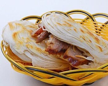 来华山一定要尝与西安肉夹馍不同的老潼关肉夹