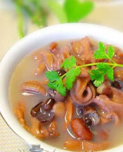 美食专家支招：滋补月子餐墨鱼炖猪肚