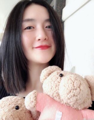 谢娜产后首次发福利晒美照 感谢粉丝九年陪伴成
