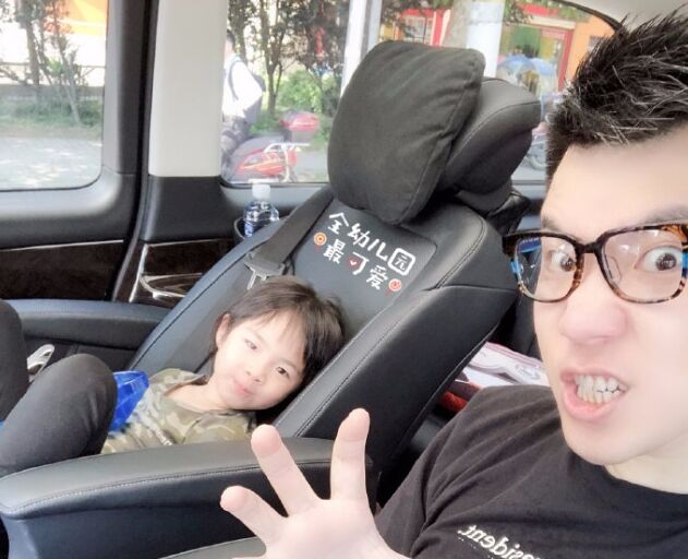 不满被法院执行赔付补偿金黄毅清曝光黄奕私照