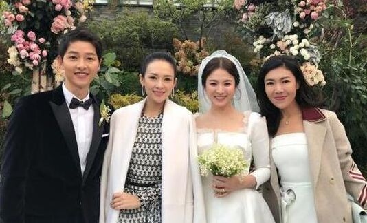 宋仲基宋慧乔婚礼晚宴 章子怡现身与新人牵手尬