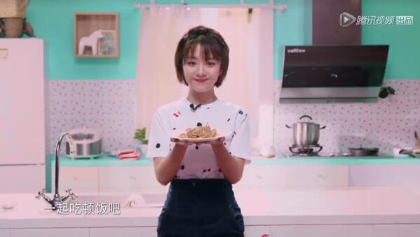 最“重口味”的美食告白，谭松韵和闺蜜的十年