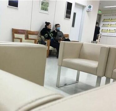 网曝印小天老婆入院待产 男方陪同办手续