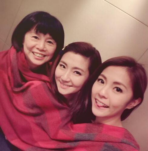 Selina晒母女三人合影 自侃是任家SHE