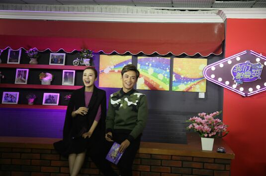 叶相明《我们都爱笑》搞怪整蛊综艺感爆棚