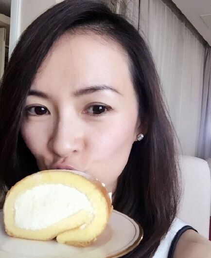 章子怡时隔四月再晒自拍照孕味十足