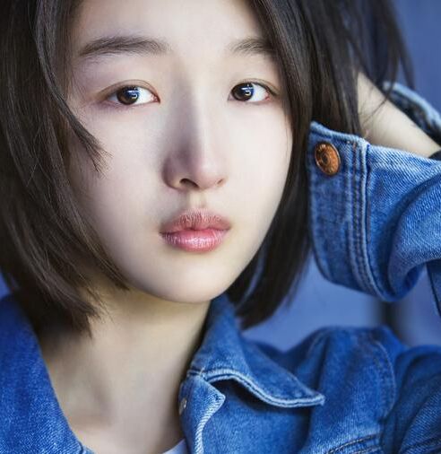 嫩颜女星周冬雨爱得精彩果然萝莉脸桃花高