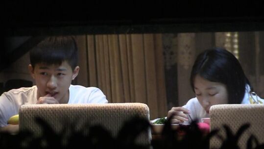 网曝周冬雨鲜肉男友曾暴打前女友
