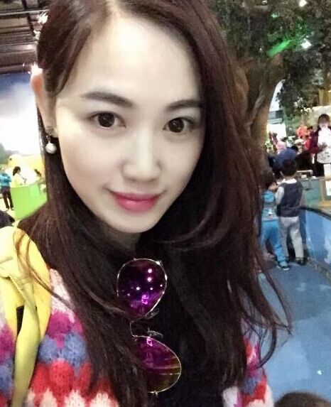 王宝强29岁娇妻携儿子现身辣妈美貌出众
