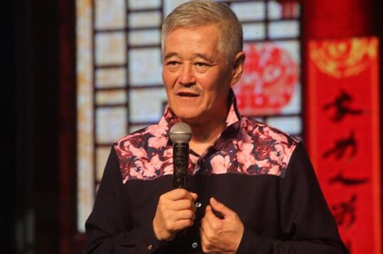 观众最初怀疑是模仿秀赵本山五一亮相演出