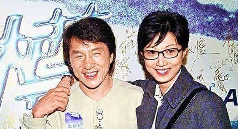 成龙当年出轨后为何不敢跟林凤娇提离婚