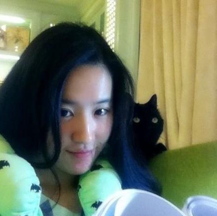 刘亦菲深夜晒素颜照 网友惊讶：卸妆了都这么美
