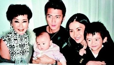 拉姑谈谢霆锋当年瞒婚：他向我跪地道歉
