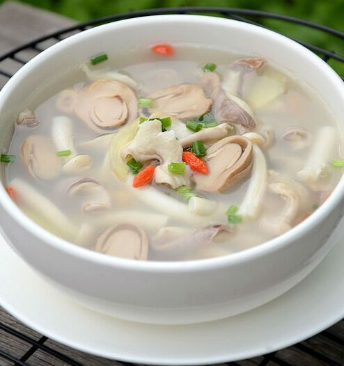 来碗温暖养胃的好汤:菌菇干贝猪肚汤
