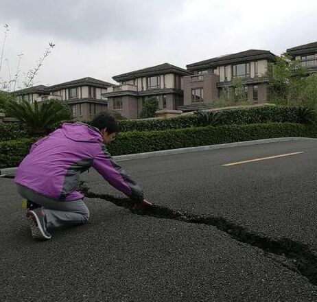 别墅区地面沉降严重 什么原因造成小区道路沉降